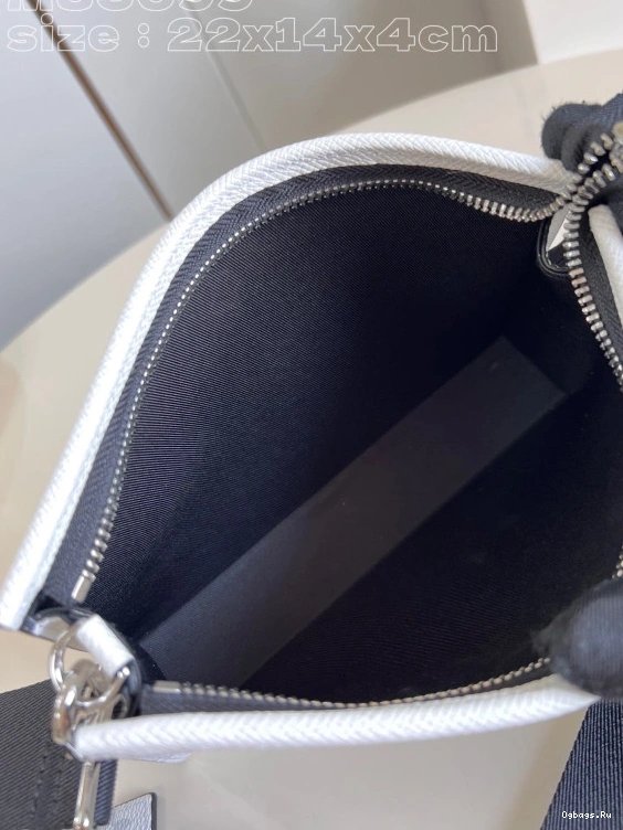 Gaston Wallet Wearable -22*14.5*4.5CM VUITTON LOUIS 0411